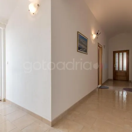Apartment City Center Studio Milla *
